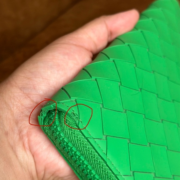 BOTTEGA VENETA Intreccio Rubber Silicone Zip Around Long Wallet - Picture 15 of 15